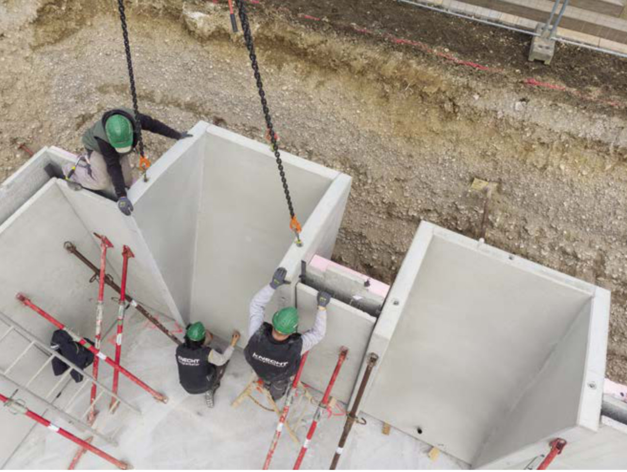 Montage eines Kellers aus Beton